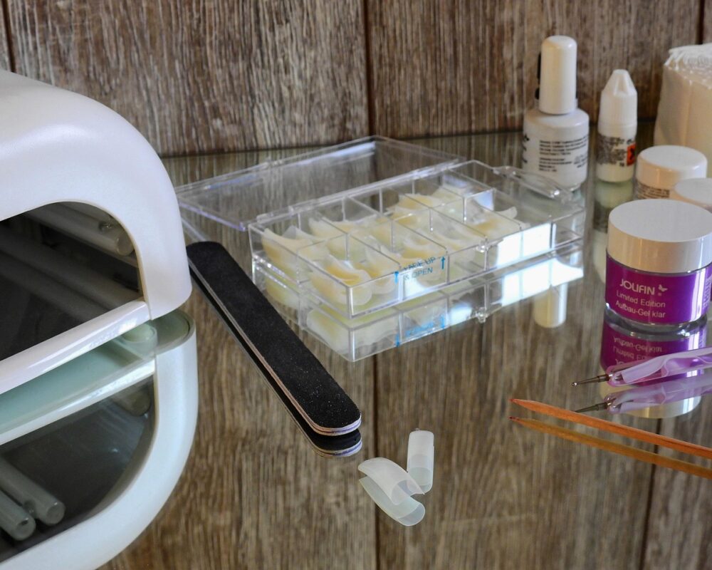 Verktyg – Hjälpredor och social brygga vid husbyggen - Bild.